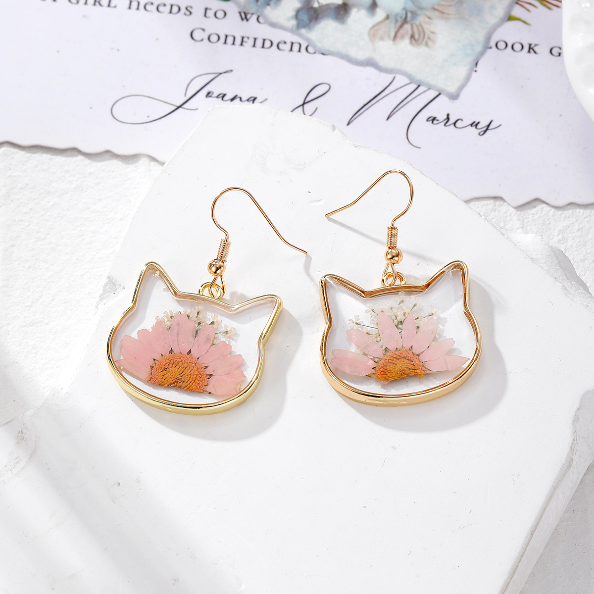 Half pink daisy cat head (gold hook)
