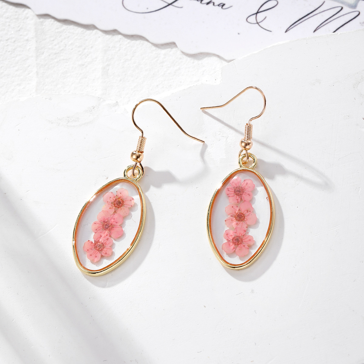 Oval pink flower (gold hook)