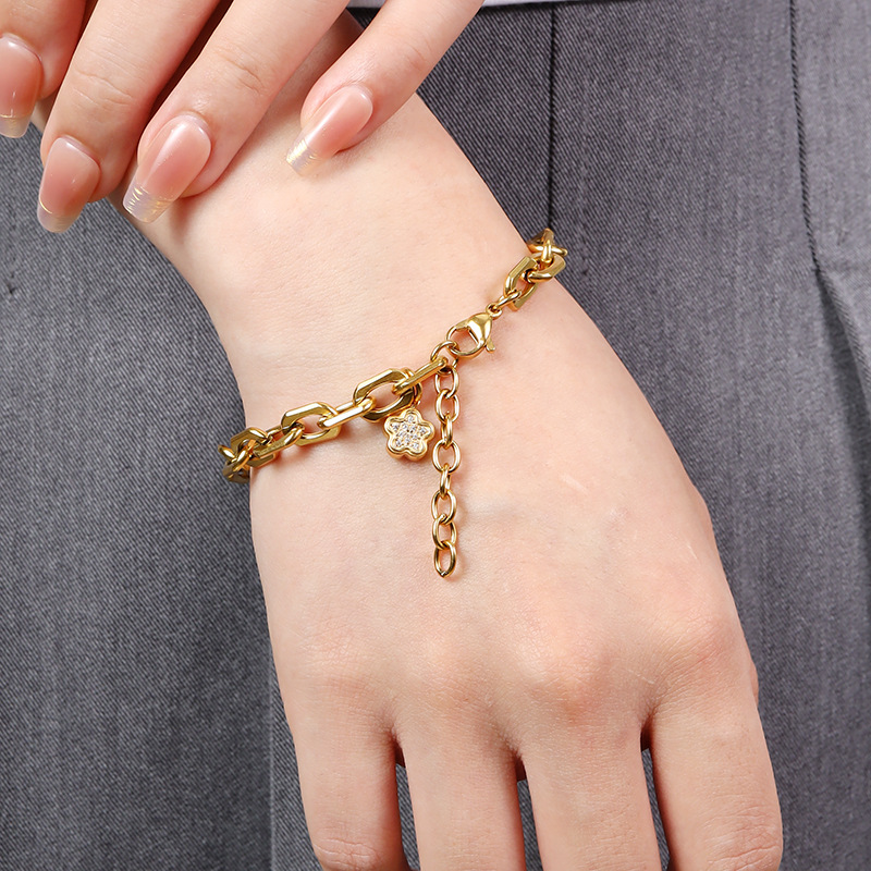 Gold flower pendant c0019