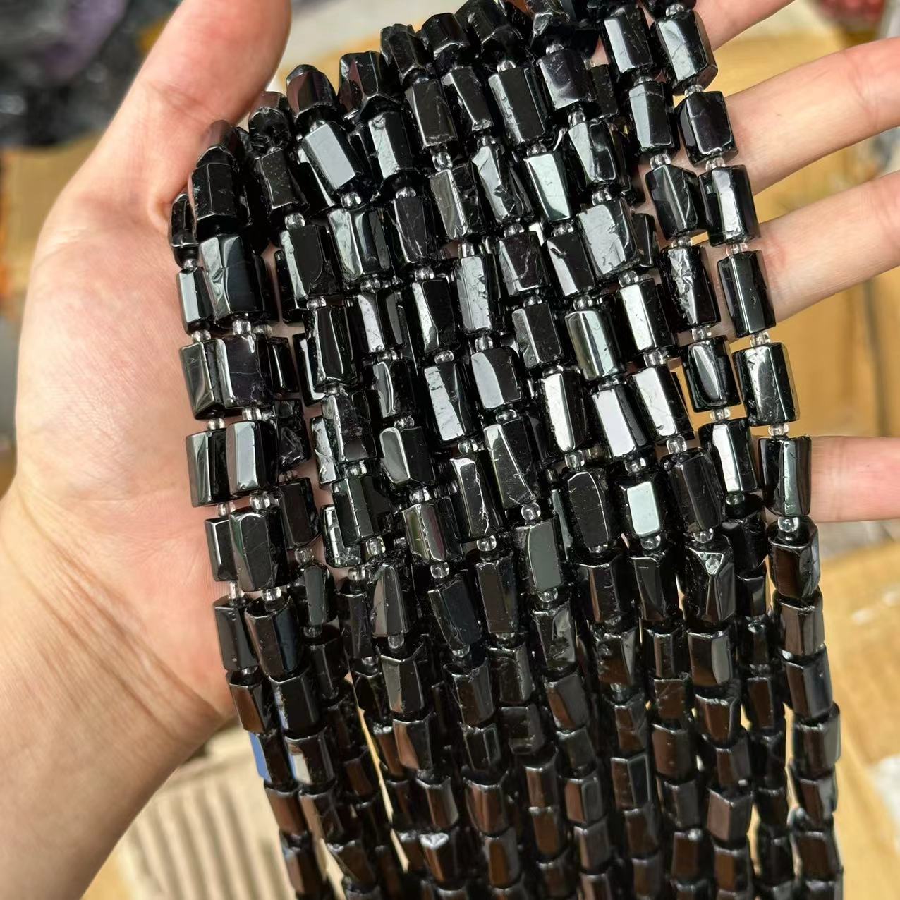 Black tourmaline smooth surface about 8*12mm (small particles, smooth surface)