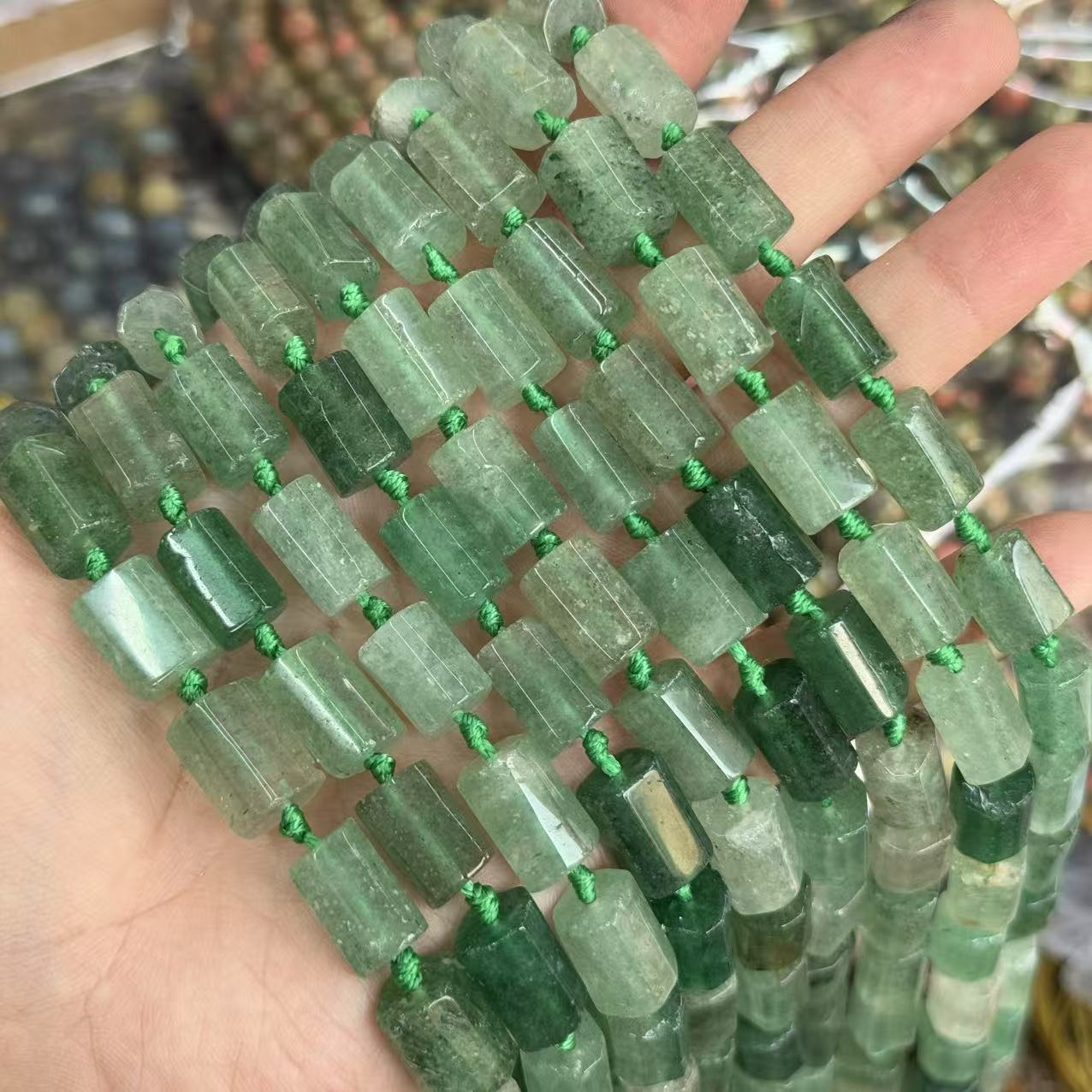 Green strawberry is about 7*12mm (large particles, glossy)
