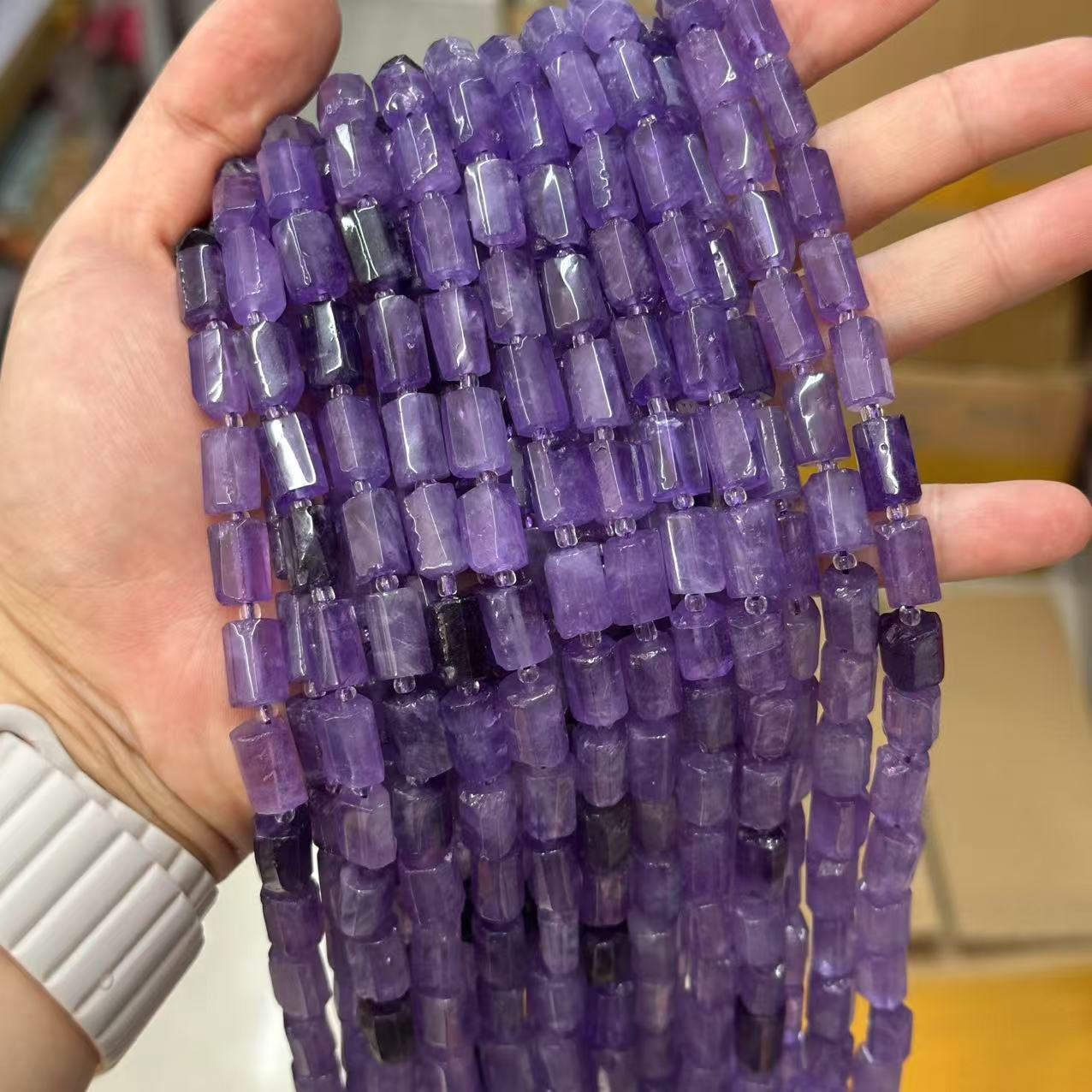 Light-colored amethyst about 8*12mm (small particles, smooth surface)