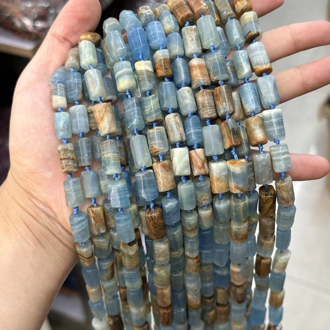 Blue calcite about 8*14mm (small particles, smooth surface)