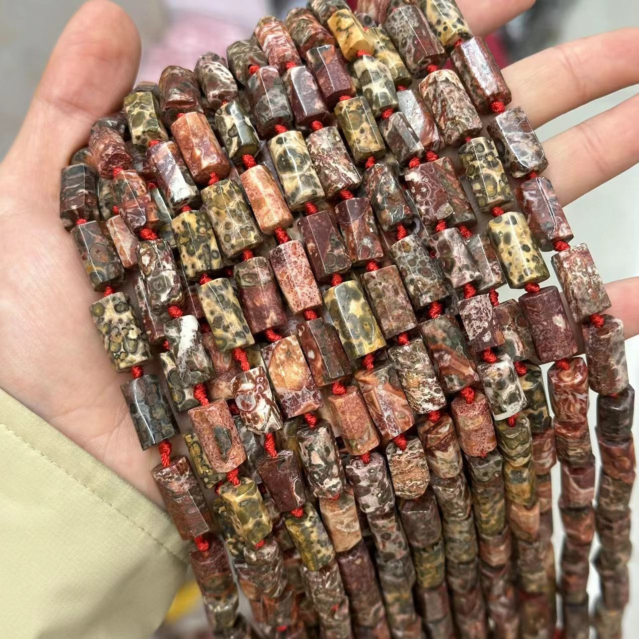 Red leopard skin is about 7.5*13mm (small capsules, glossy)