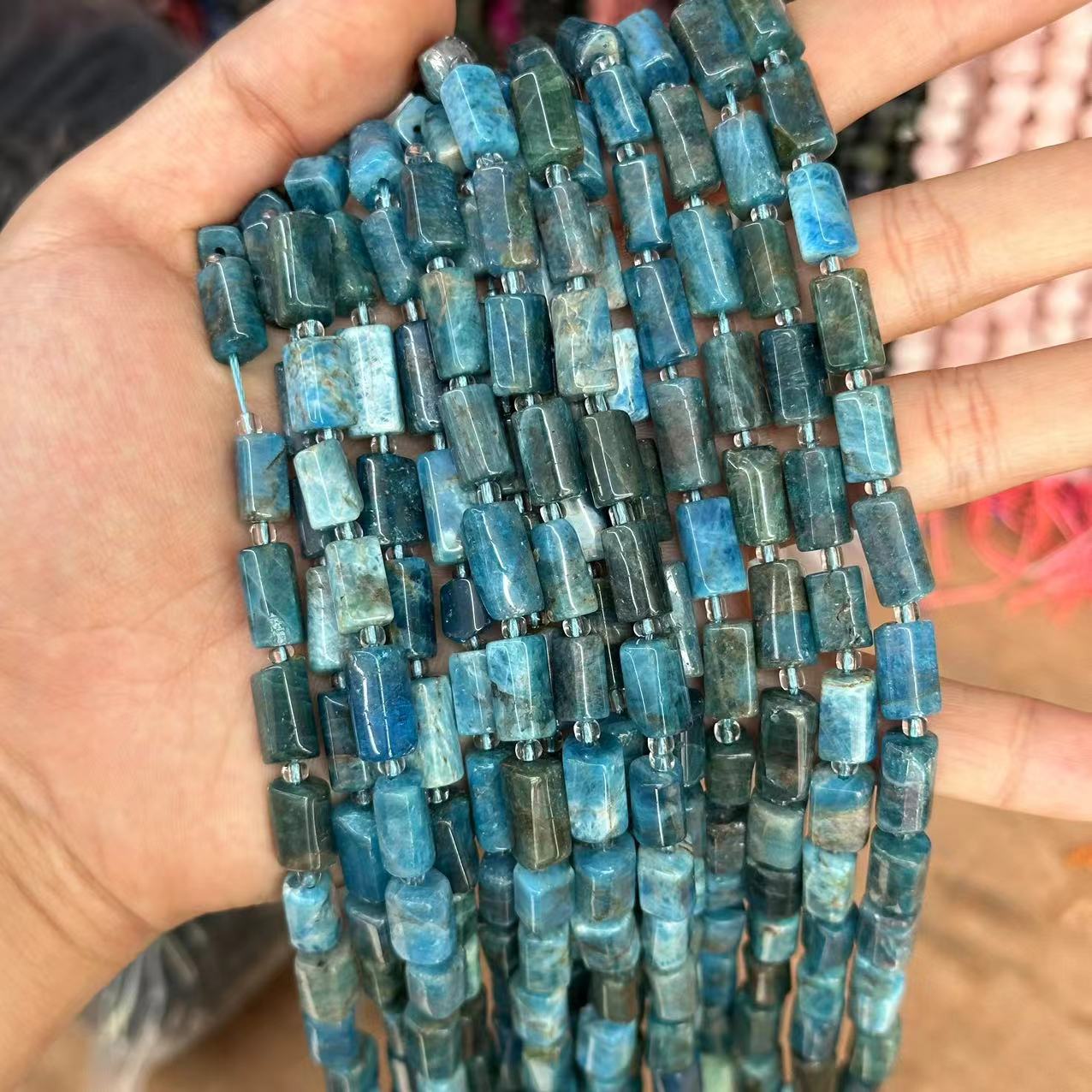 Apatite about 7*12mm (small particles, smooth surface)
