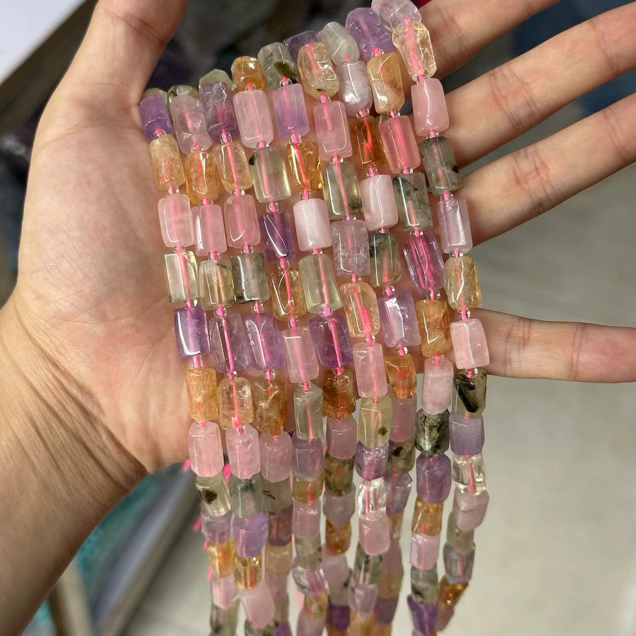 Four-color crystal about 8*12mm (small particles, smooth)
