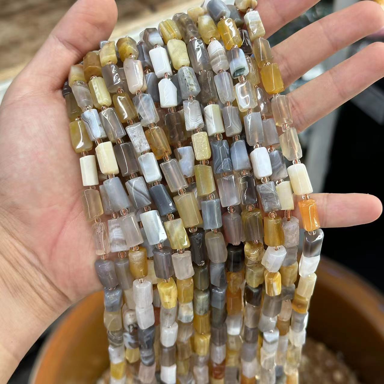 Yellow persian agate is about 7*11mm (small capsules, glossy)