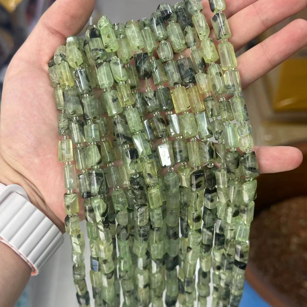 Grape stone about 7*11mm (small capsules, glossy surface)