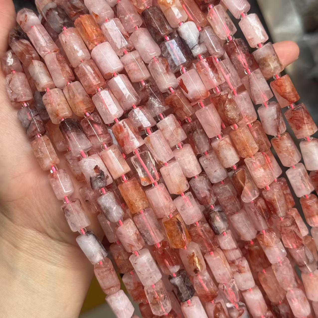 Red gum flower is about 7*11mm (small particles, smooth surface)