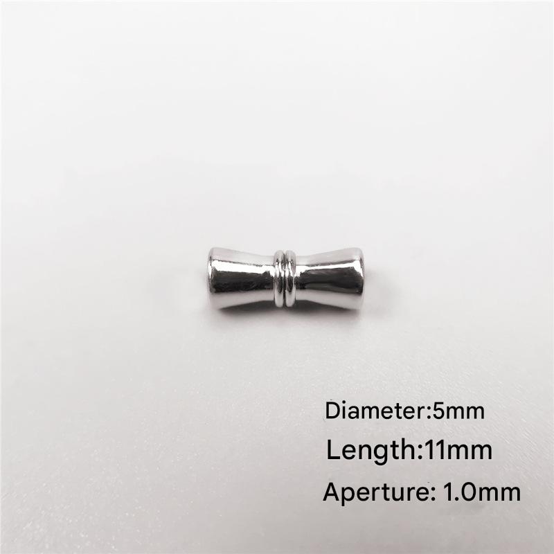 A medium screw buckle 5mm