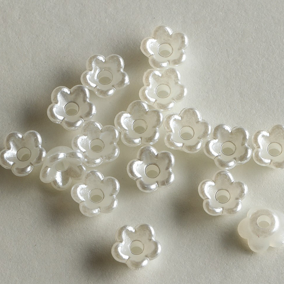 #1 off-white flower 6mm (20 pieces)