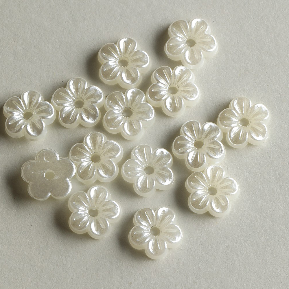 #4 off-white five-petal flowers 8mm (20 pieces)