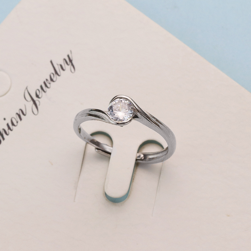 Platinum-Moissanite