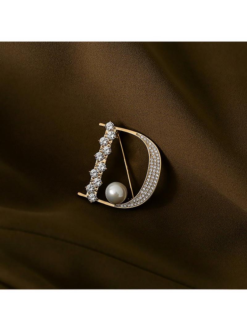 D-word brooch gold