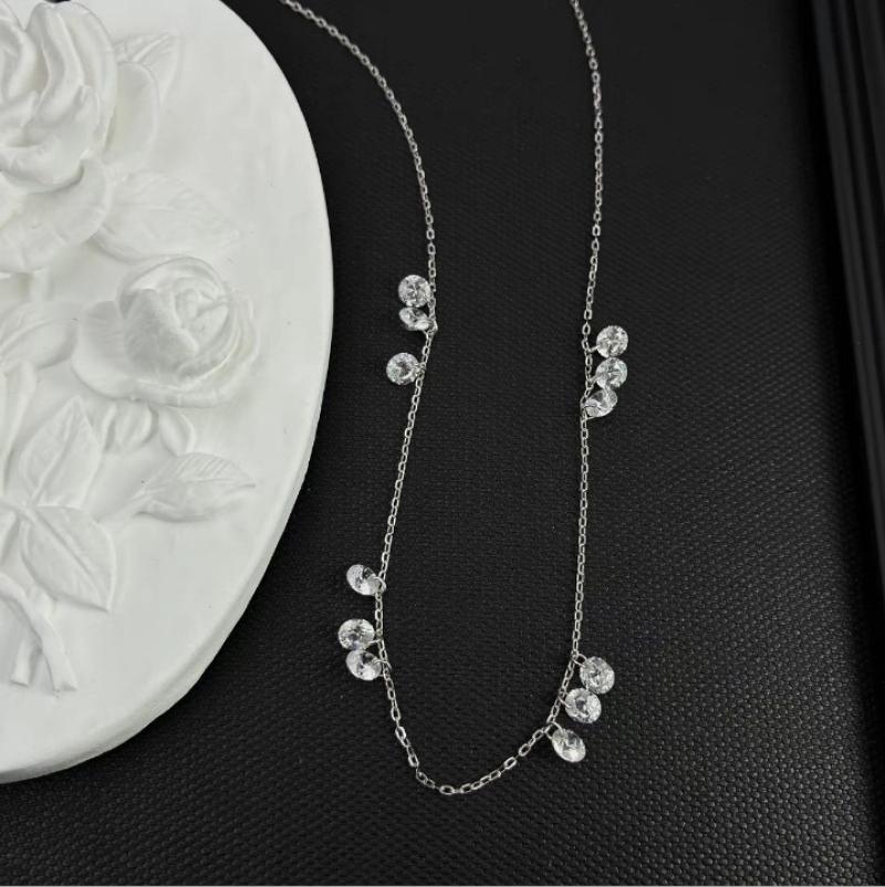 Water drop diamond necklace white gold