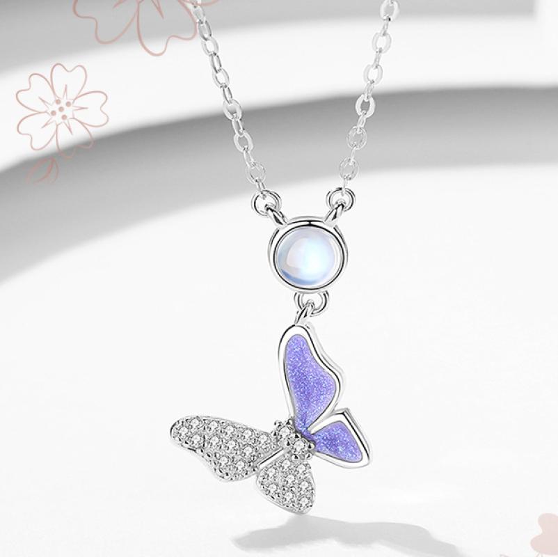 D0859 butterfly embracing necklace (white gold)