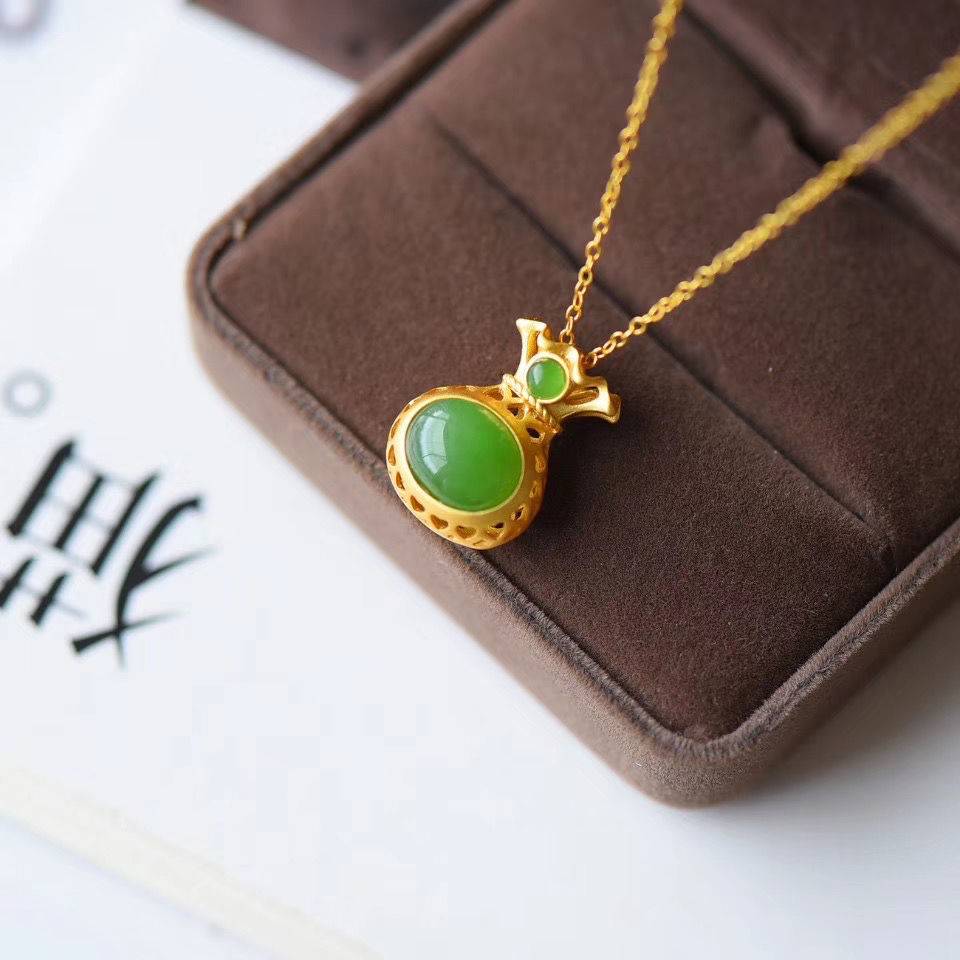 Green stone money bag necklace