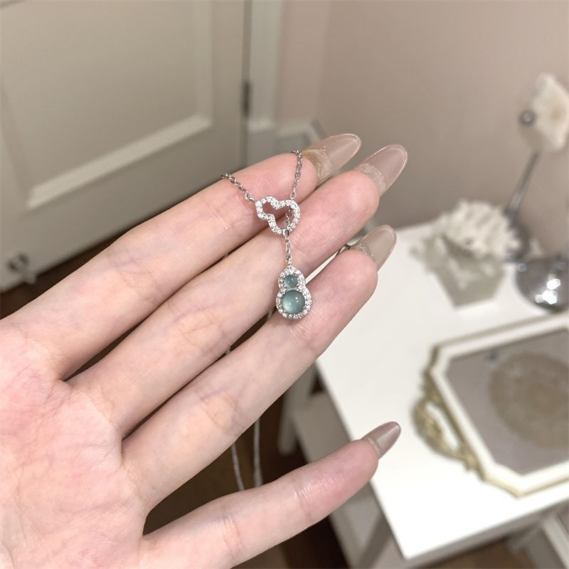 Blue double gourd necklace white gold