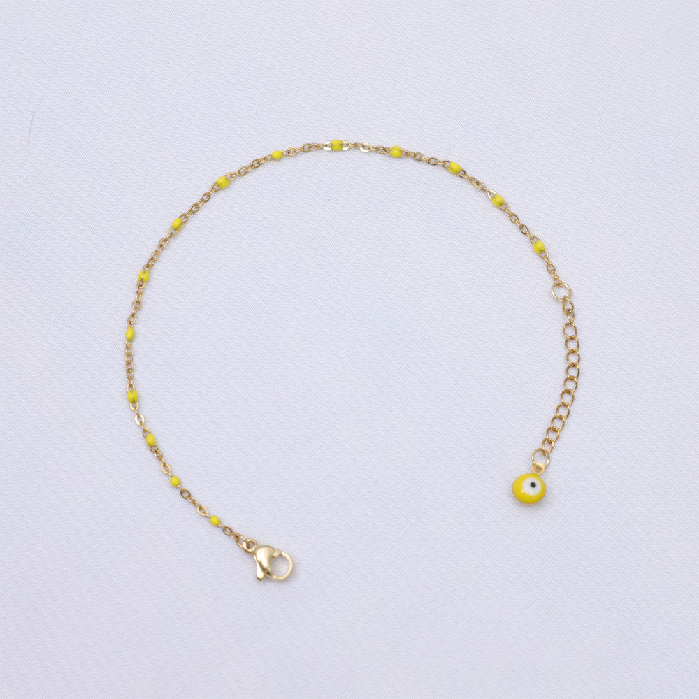 Tail chain eyes golden yellow