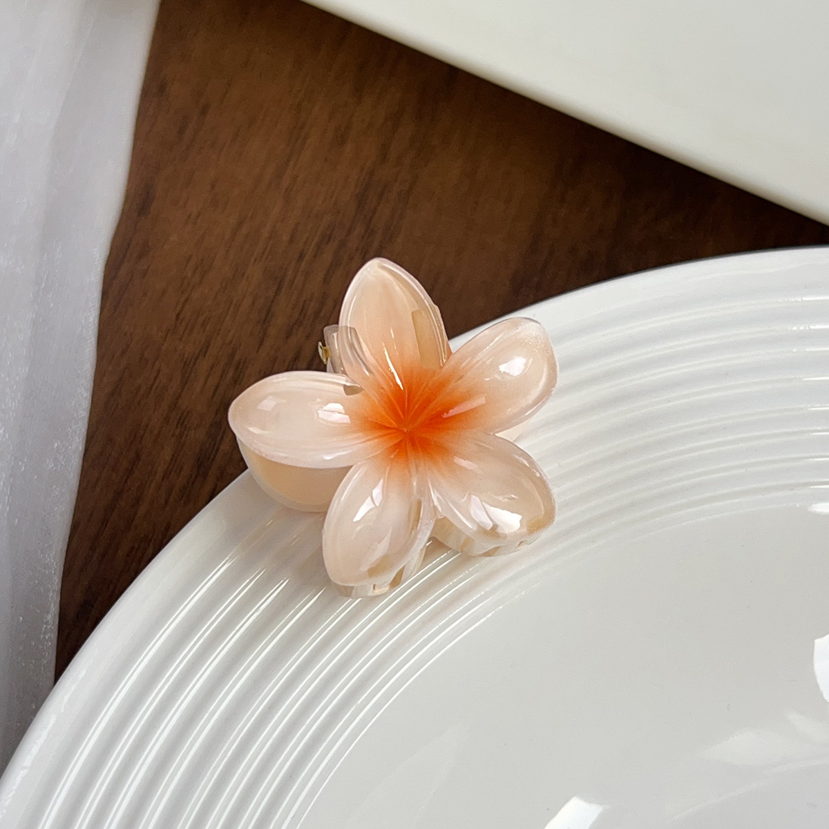 PALE ORANGE