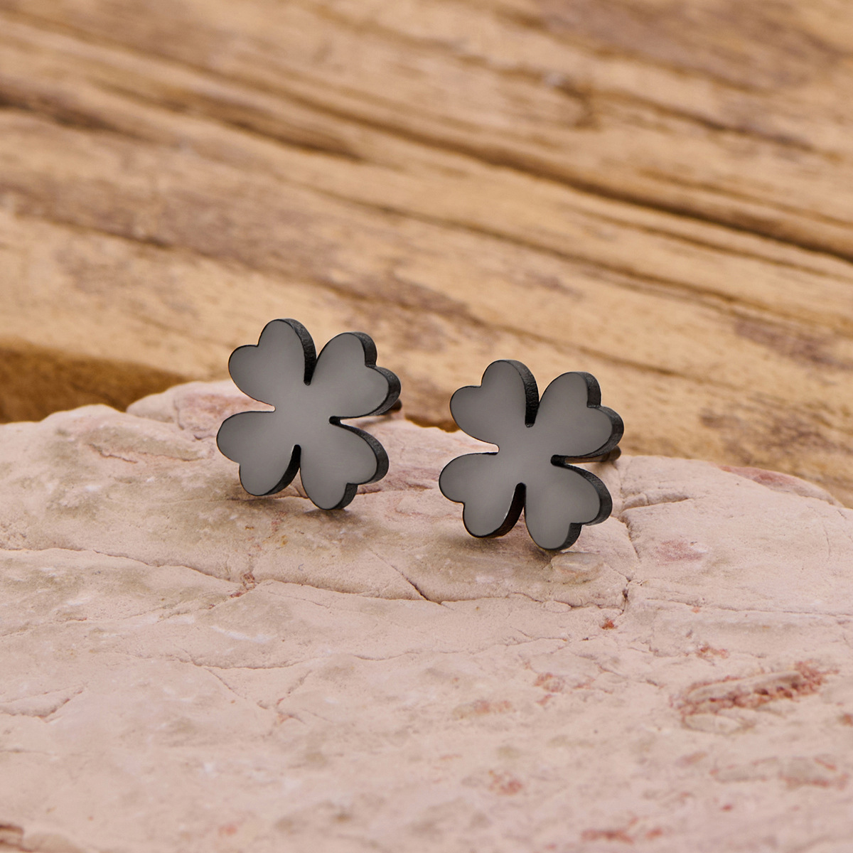 Four leaf black