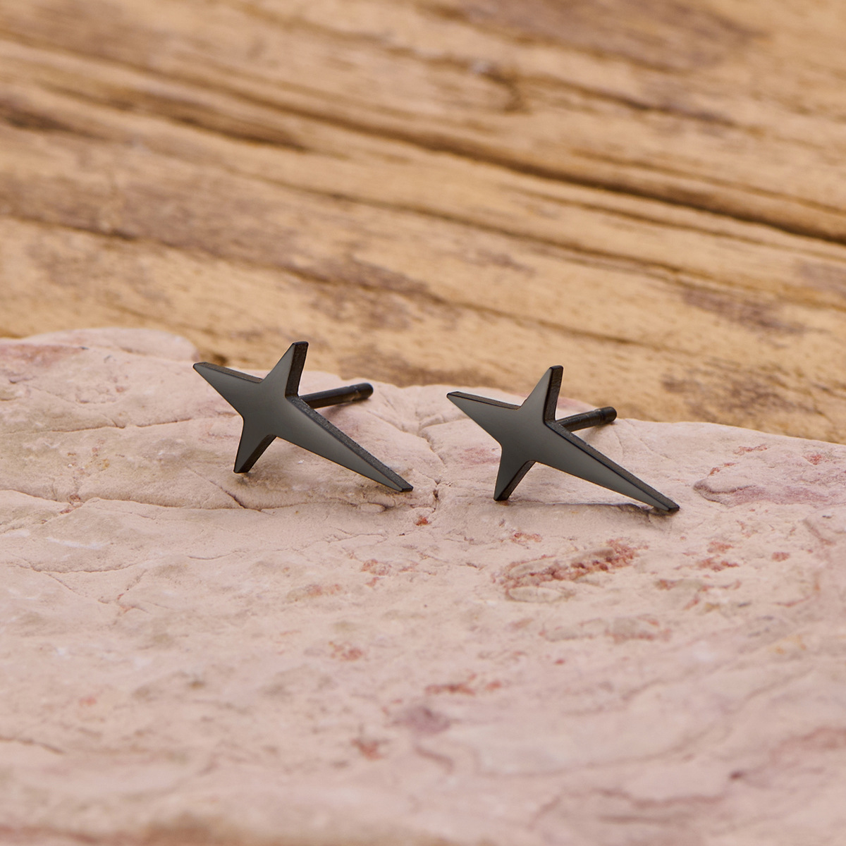 Four pointed star black