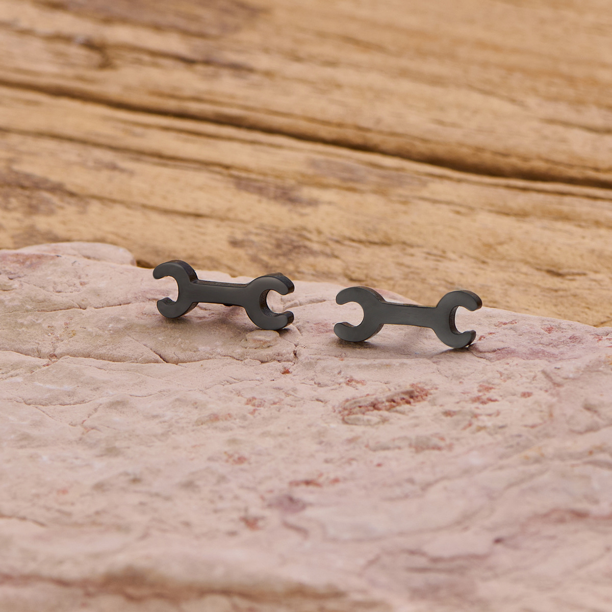Wrench black