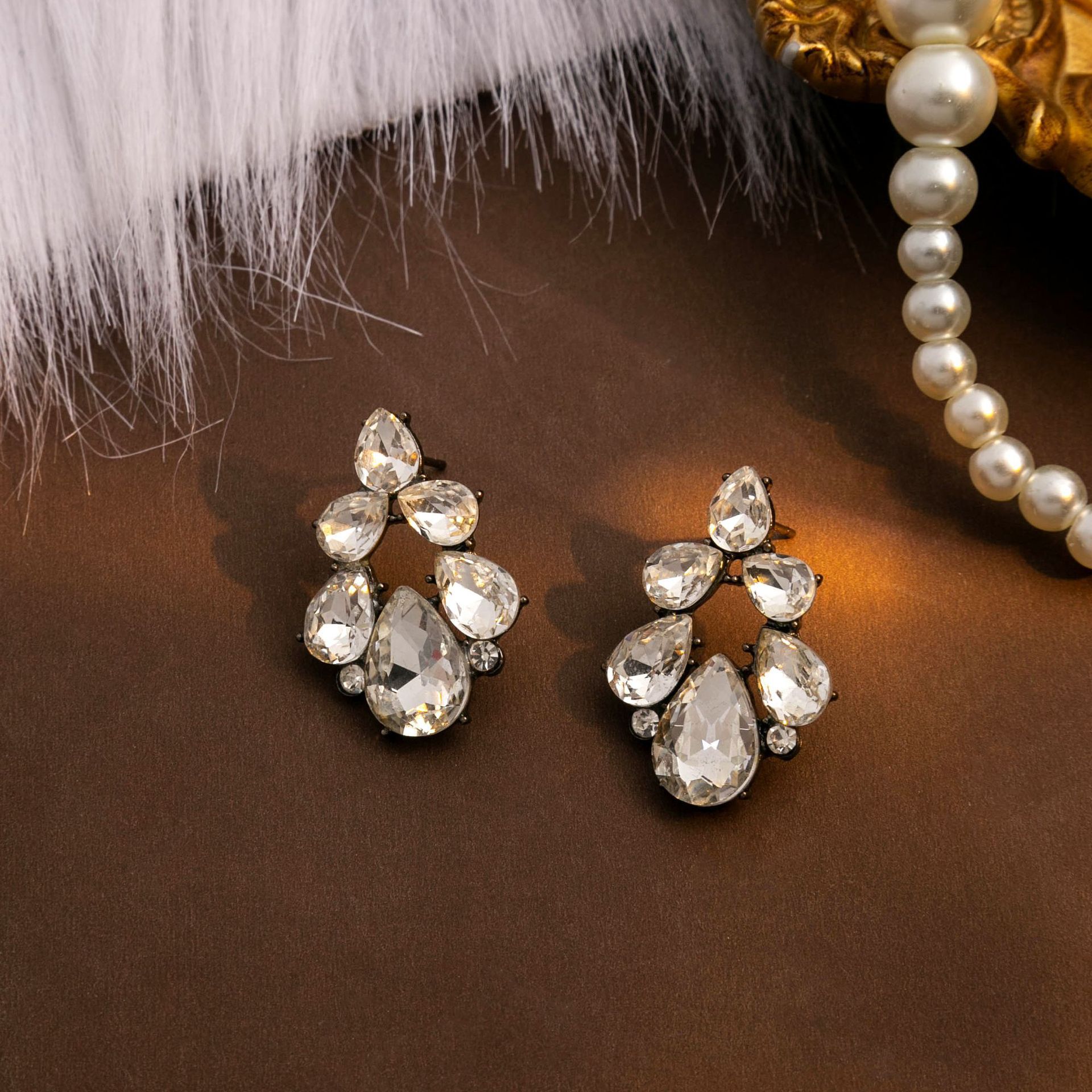 E1085-12/F white diamond