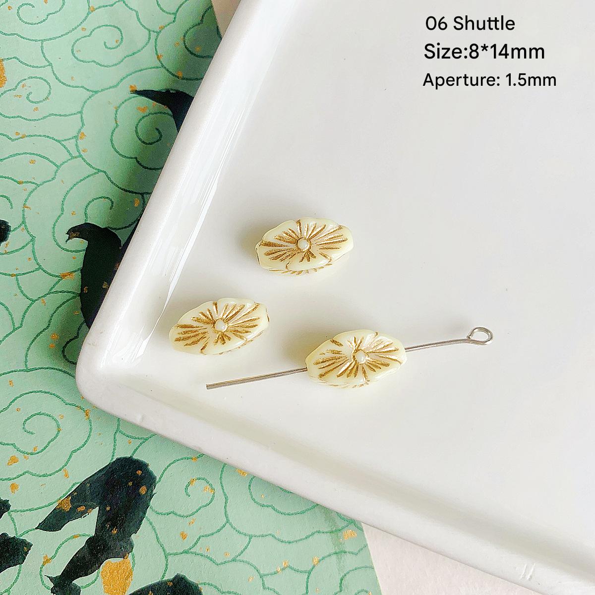 06 White Golden Shuttle flowers (1)