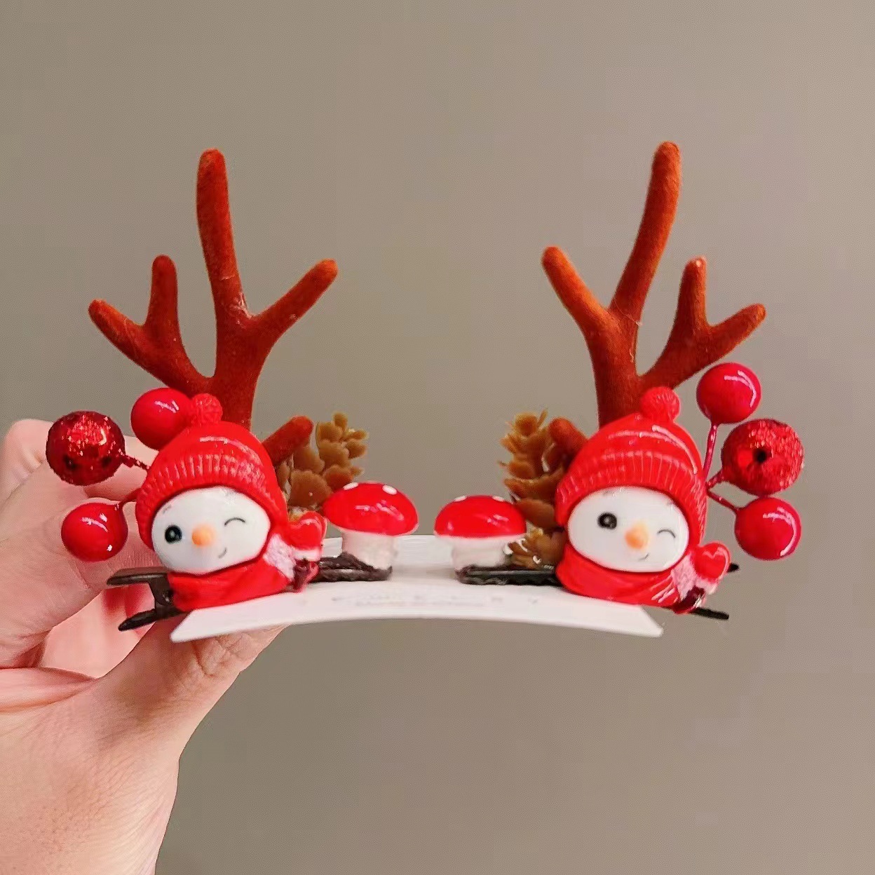 13# Christmas snowman red bead brown antlers clip