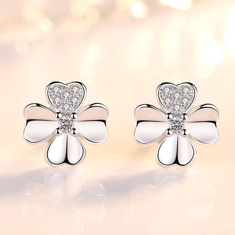 Four-leaf clover earrings (Platinum)