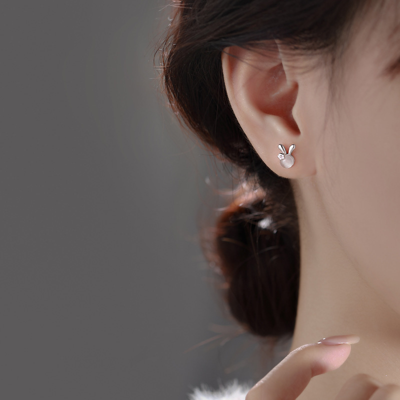Rabbit Stud Earrings (Platinum)