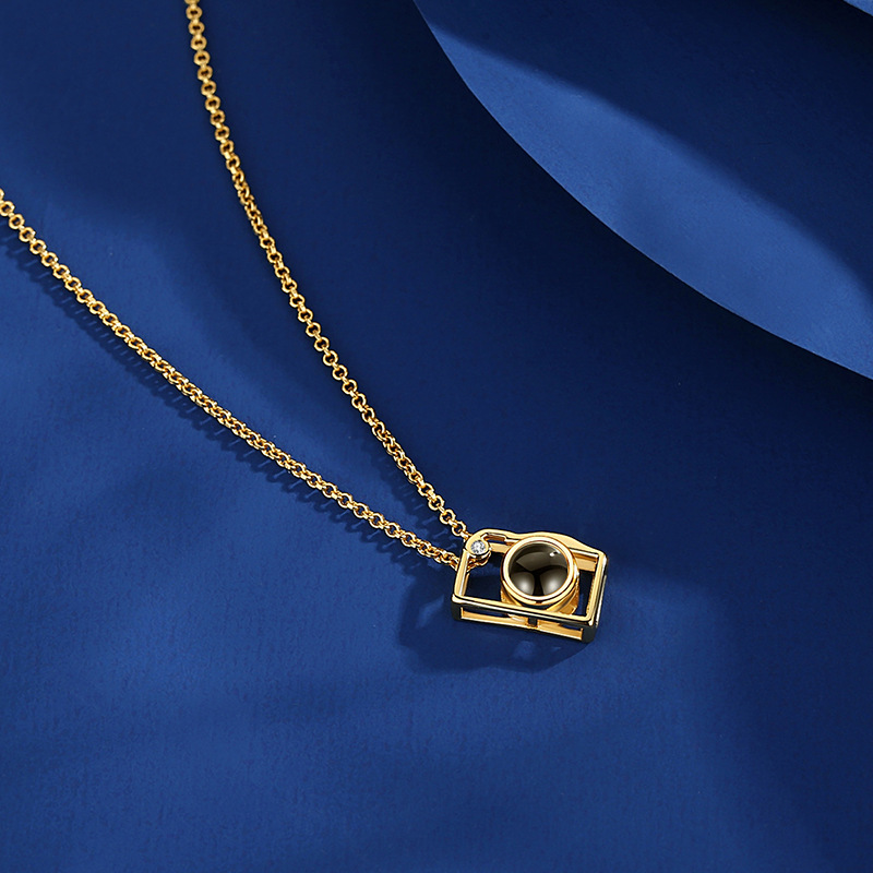 Camera necklace [yellow gold]]