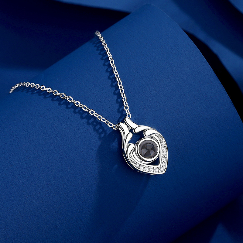Love projection necklace [white gold]]