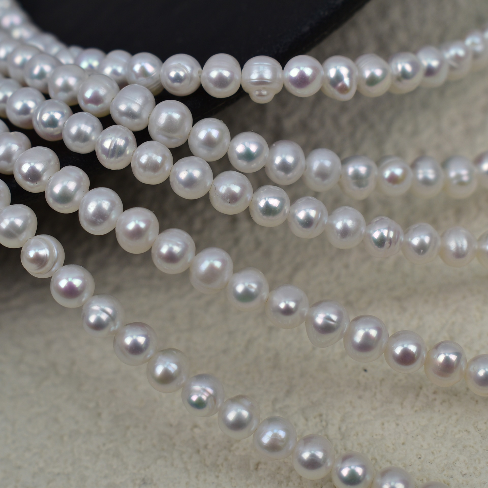 About 5mm threaded egg round white