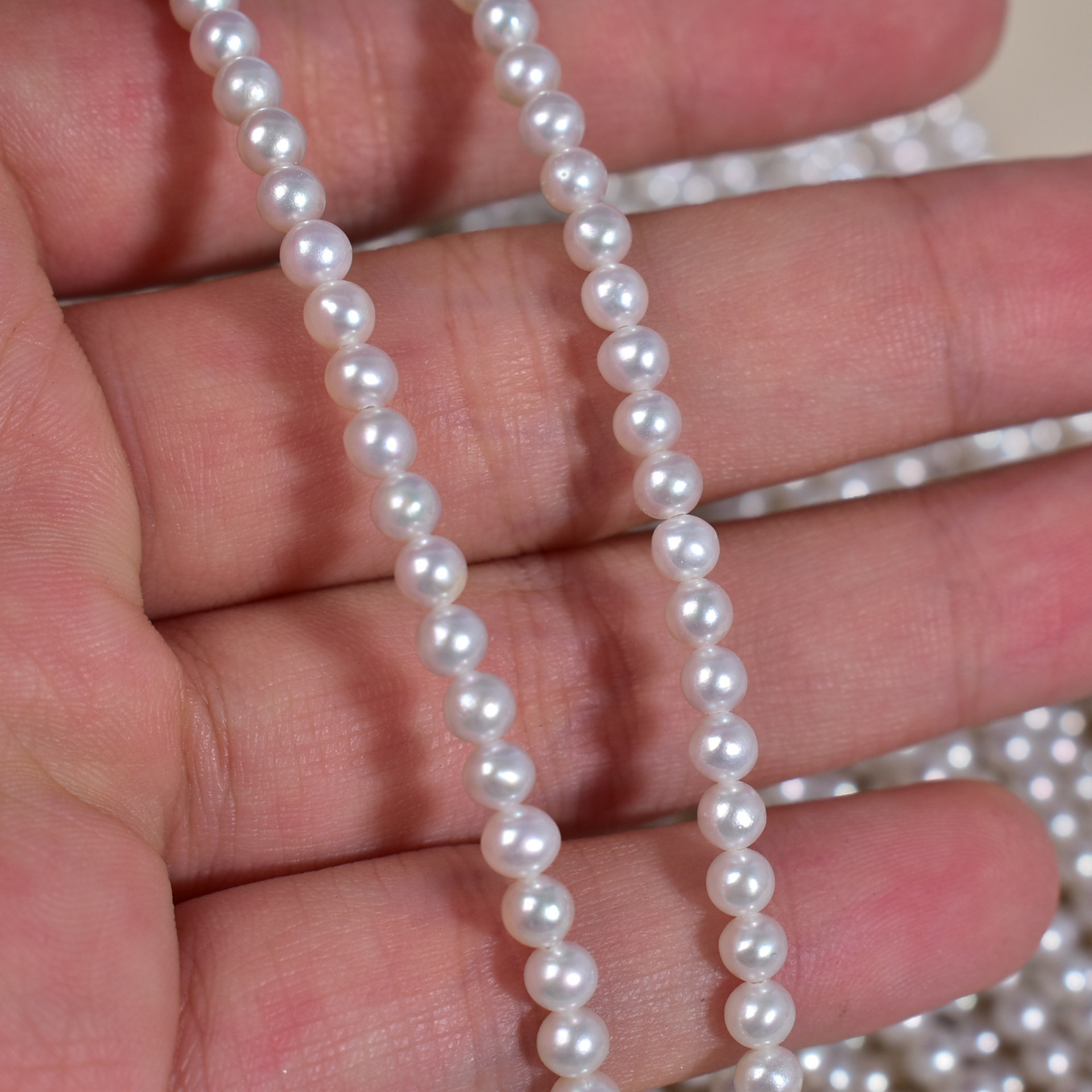 About 3-4mm, one string about 39-40cm natural white