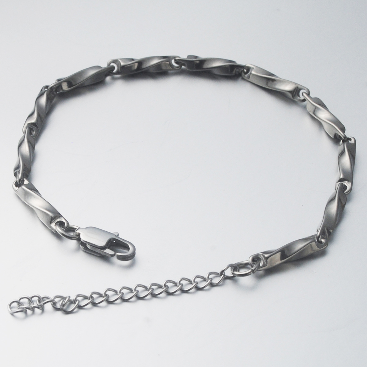 3.8mm thick -23.5cm long  5cm tail chain
