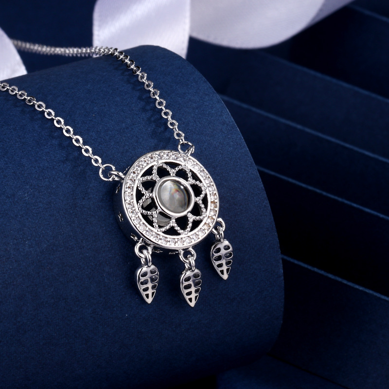 Dream catcher projection necklace [white gold]]