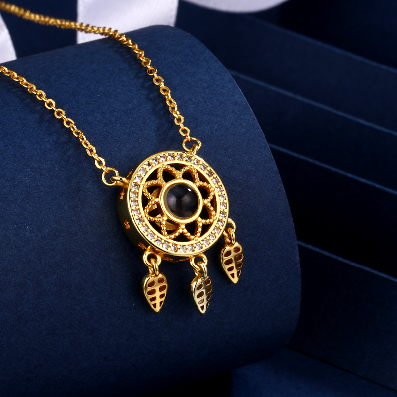 Dreamcatcher projection necklace [yellow gold]]