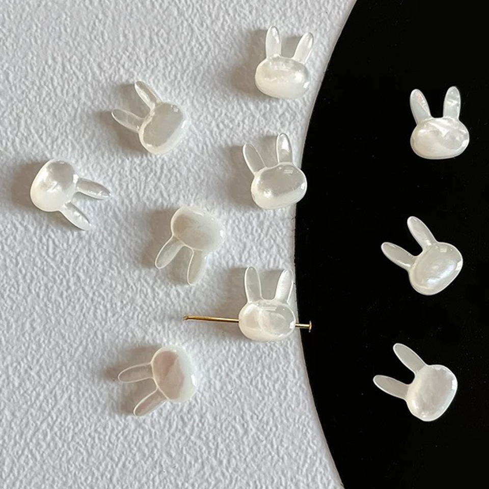 Rabbit white butterfly shell-finely carved 10×8