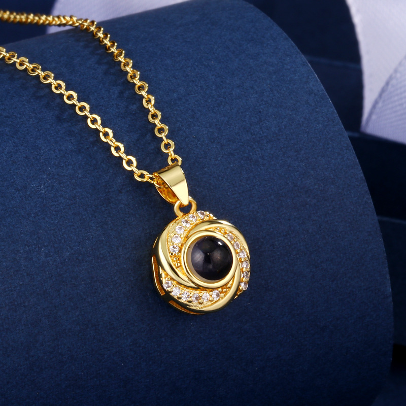 Rose projection necklace [yellow gold]]