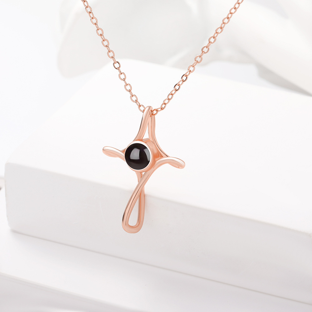 Cross projection necklace [rose gold]]
