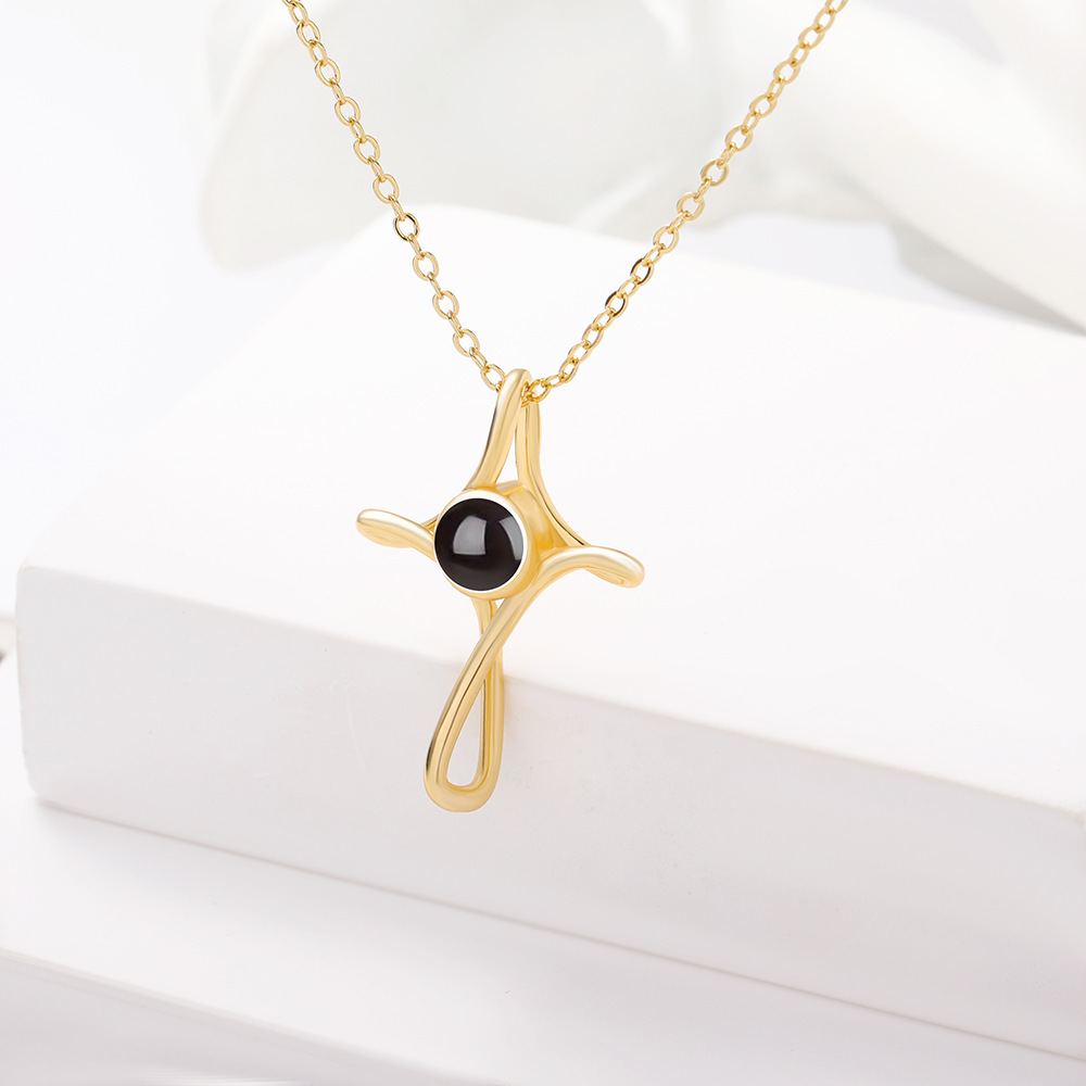 Cross projection necklace [yellow gold]]