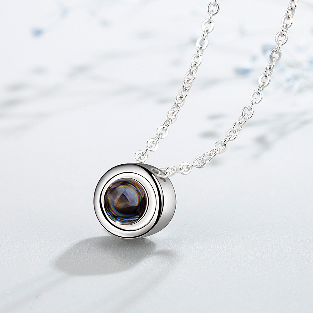 Round projection necklace [white gold]]