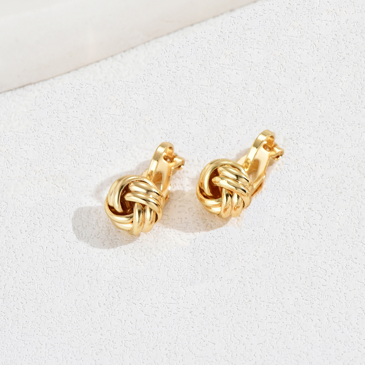 1-Gold Hydrangea Ear Clip