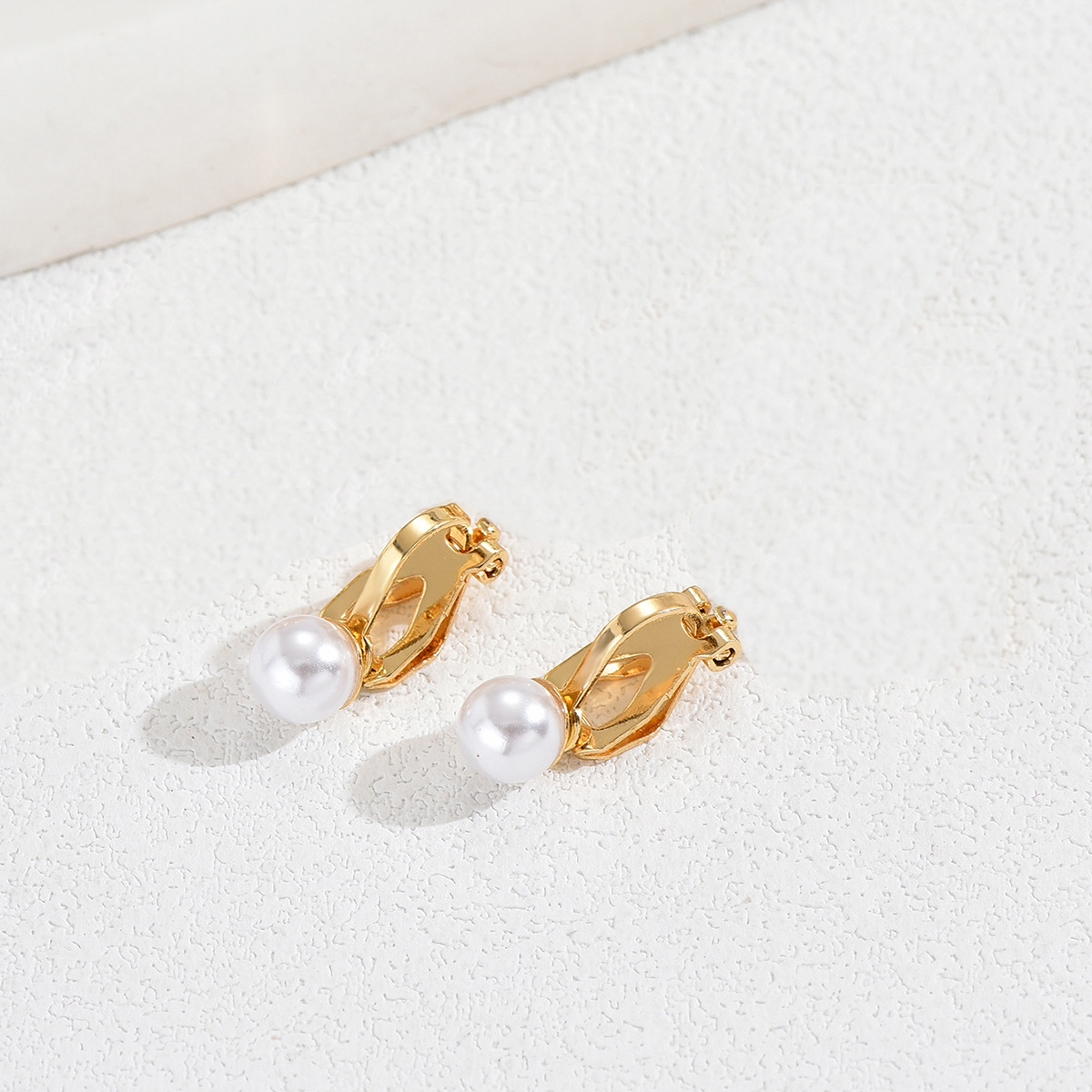 3-Gold Pearl Ear Clip