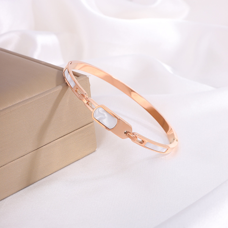 rose gold color