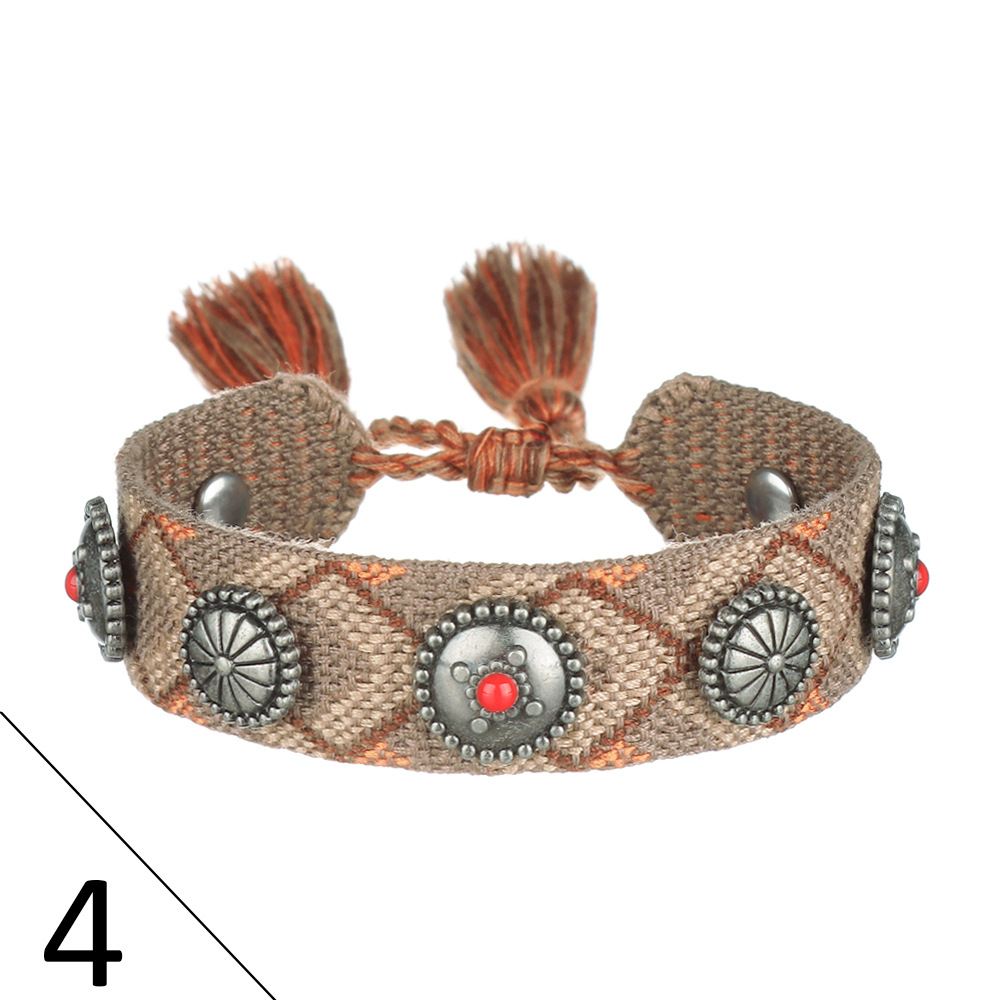 (D word) metal nail bracelet 04