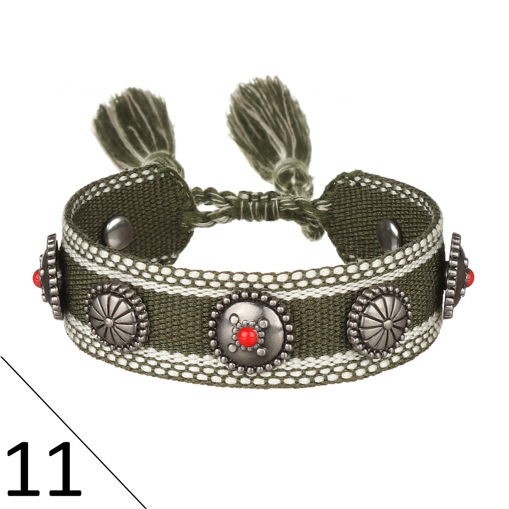 (D word) metal nail bracelet 11