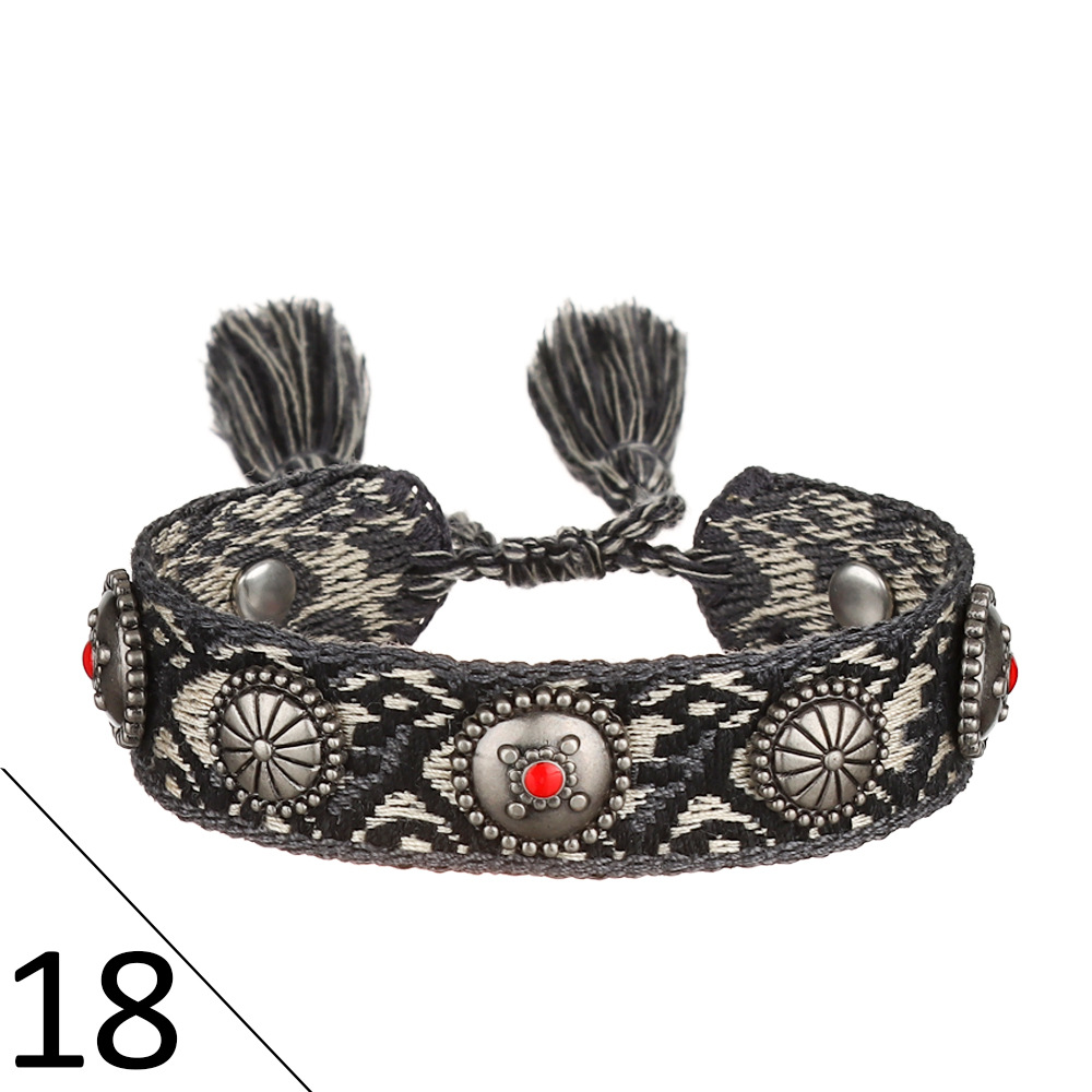 (D word) metal nail bracelet 18